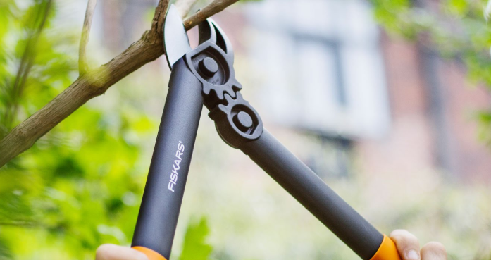 Zahradní nůžky FISKARS PowerGear L78 1000584 černáoranžová blackorange