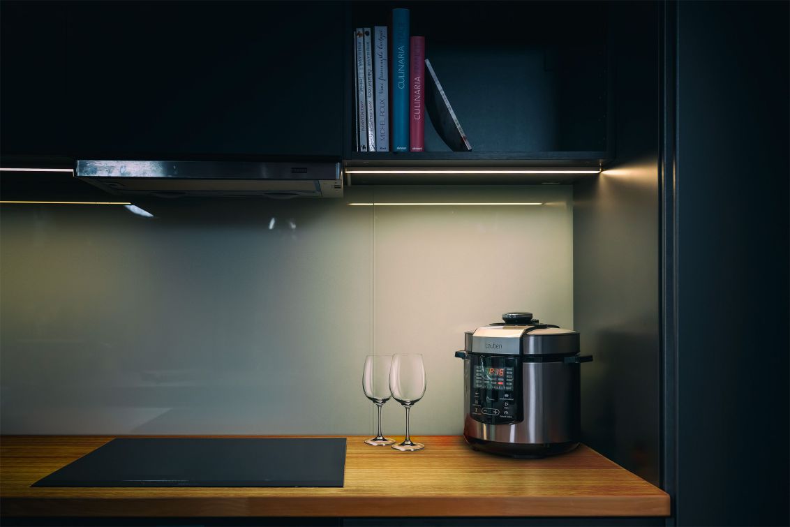 Multifunkční hrnec LAUBEN Multi Cooker 18SB CZECH EDITION