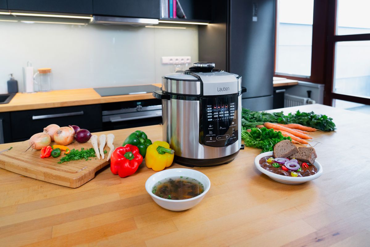 Multifunkční hrnec LAUBEN Multi Cooker 18SB CZECH EDITION