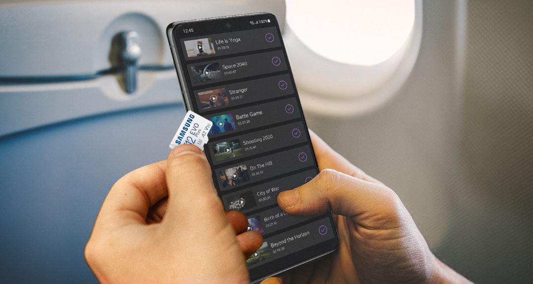 Paměťová karta SAMSUNG microSDXC 128GB EVO Plus + SD adaptér