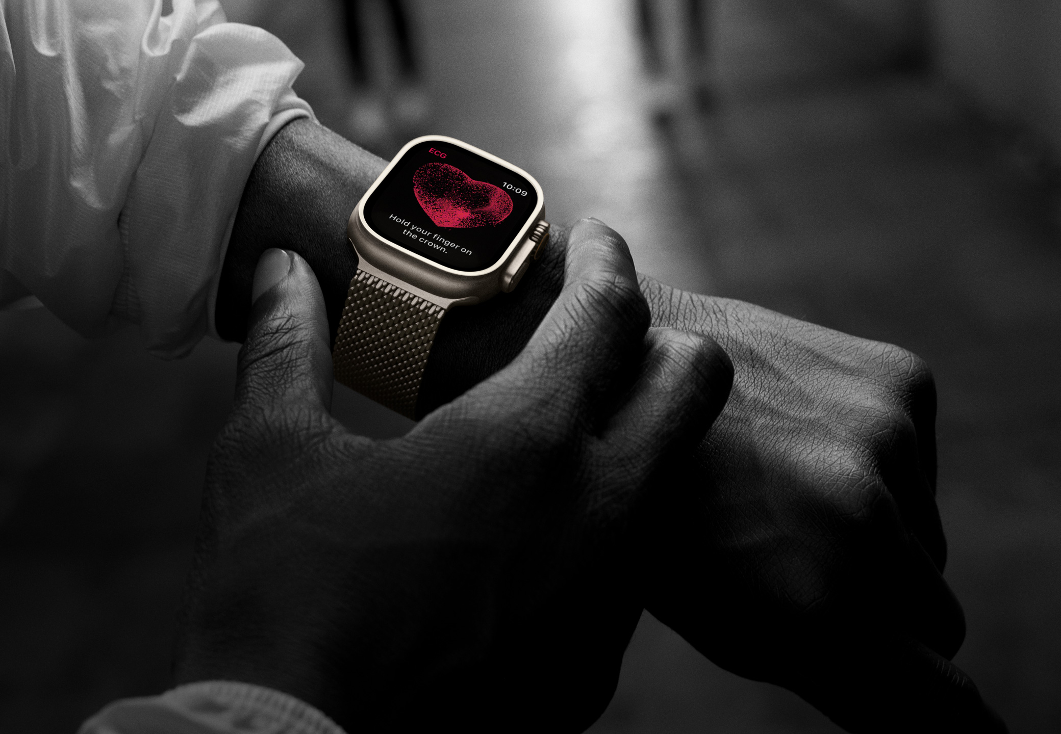 Chytré hodinky APPLE Watch Ultra 2 GPS + Cellular 49mm Černý titan s černým titanovým milánským tahe