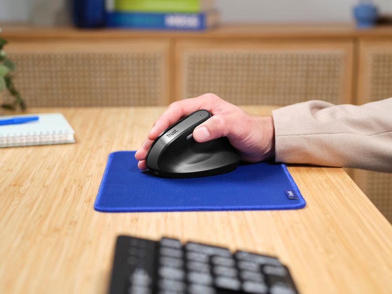 Vertikální bezdrátová myš TRUST Bayo II černá black